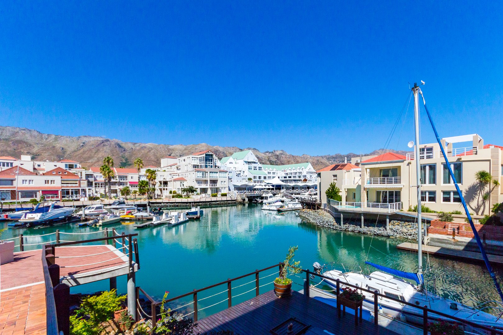 To Let 2 Bedroom Property for Rent in Harbour Island Western Cape